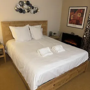 https://les-ormeaux.hotels-rhonealpes.com